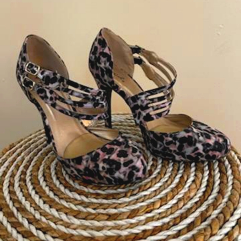 Heels newly used, size 7 pink and  black (leopard style)